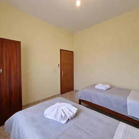Apartment Doni *
